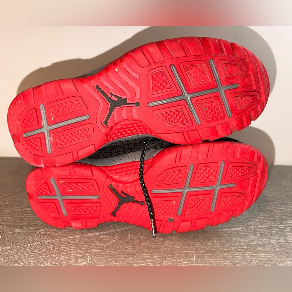 Nike Air Jordan Future Boot “Bred” - Picture 9 of 10